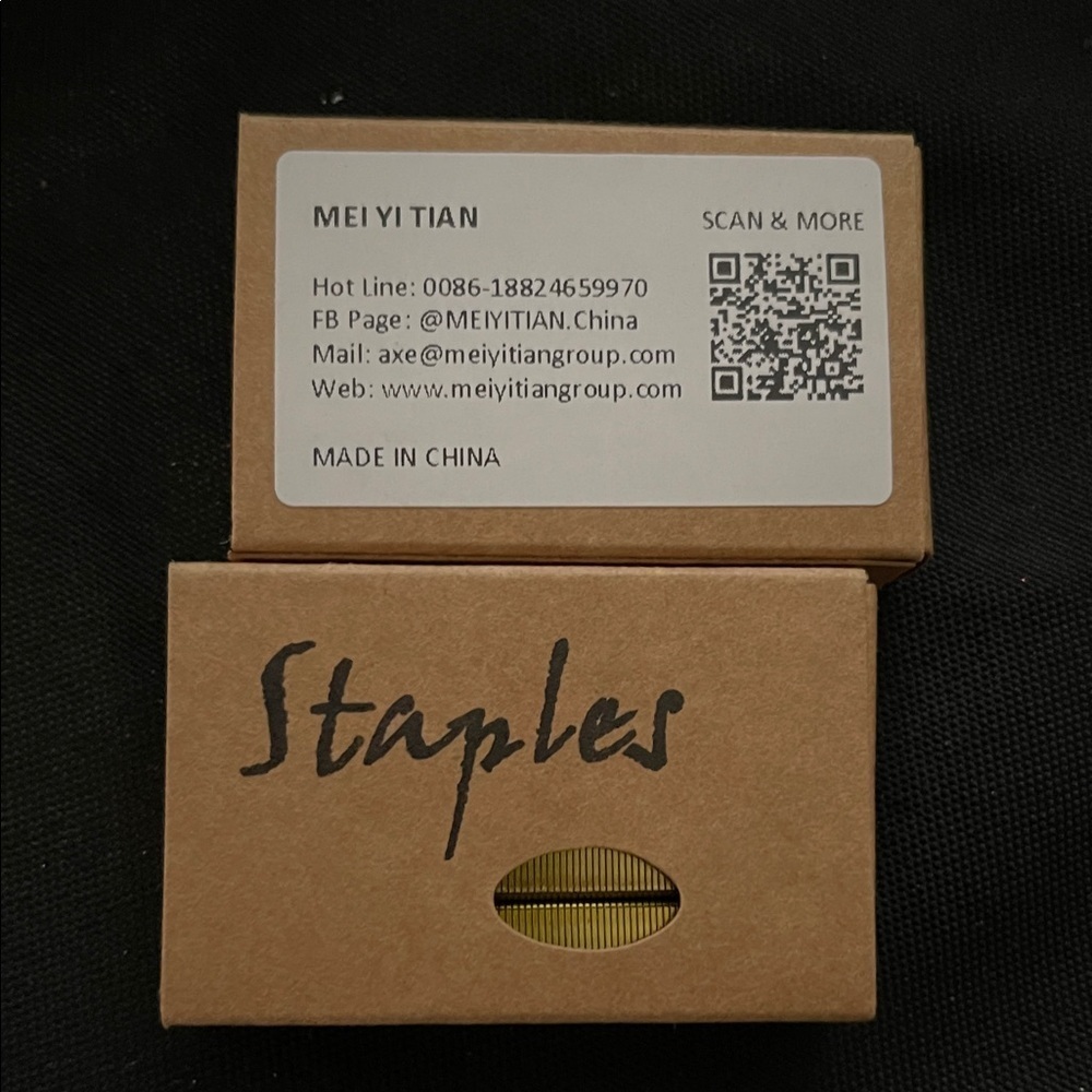 Gold Staple Box, 950 staples NWT Perfect for event programs.